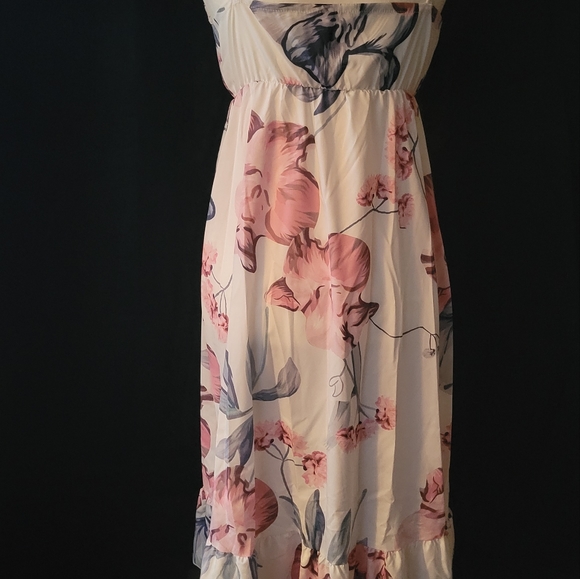 Lady's summer dress..id#004 - Picture 2 of 6